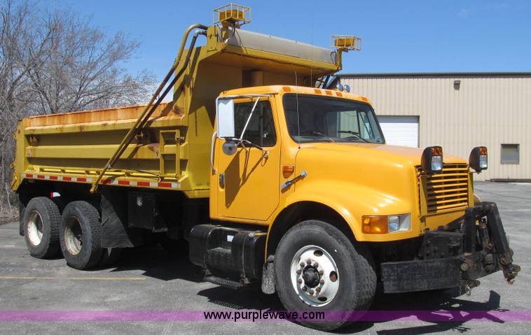 image for item E3857 1999 International 4900 dump truck