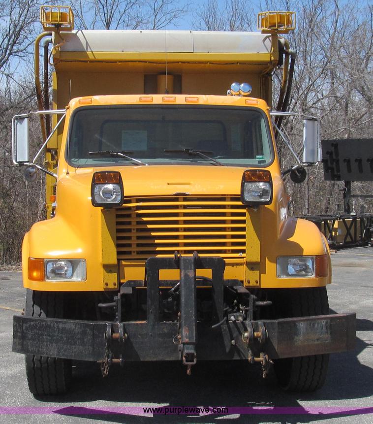 image for item E3857 1999 International 4900 dump truck