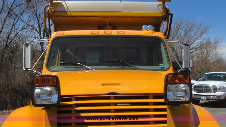 image for item E3857 1999 International 4900 dump truck