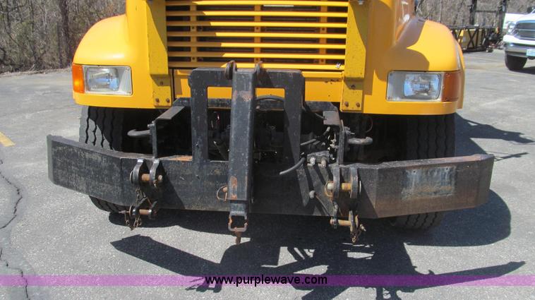 image for item E3857 1999 International 4900 dump truck