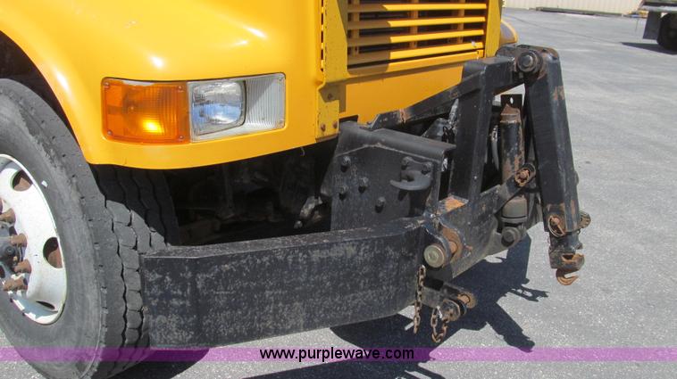 image for item E3857 1999 International 4900 dump truck