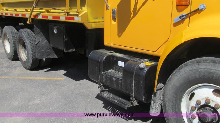 image for item E3857 1999 International 4900 dump truck