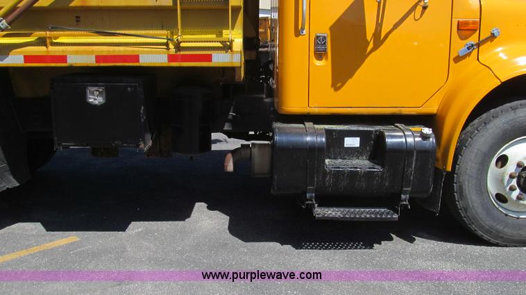 image for item E3857 1999 International 4900 dump truck