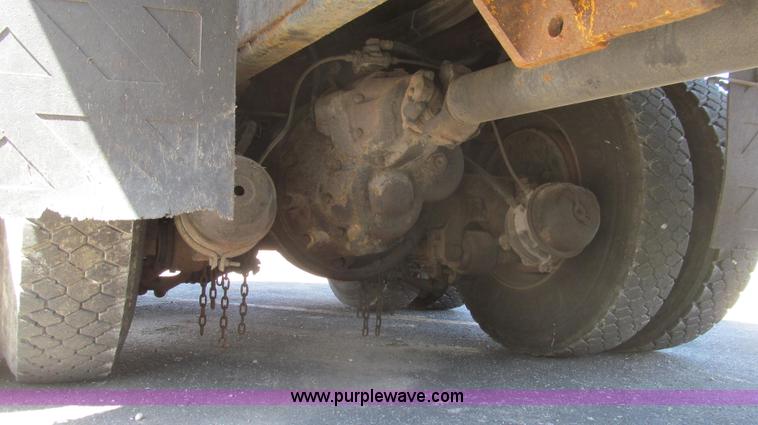 image for item E3857 1999 International 4900 dump truck