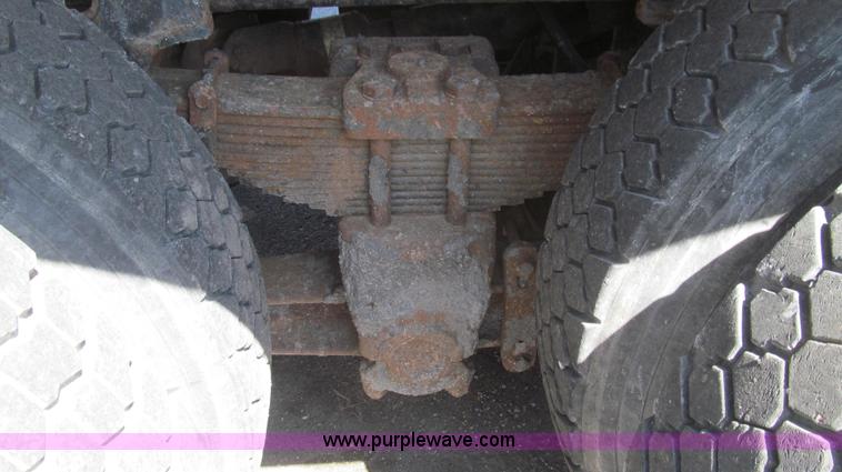 image for item E3857 1999 International 4900 dump truck