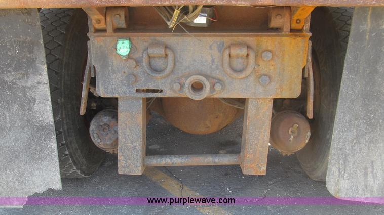 image for item E3857 1999 International 4900 dump truck