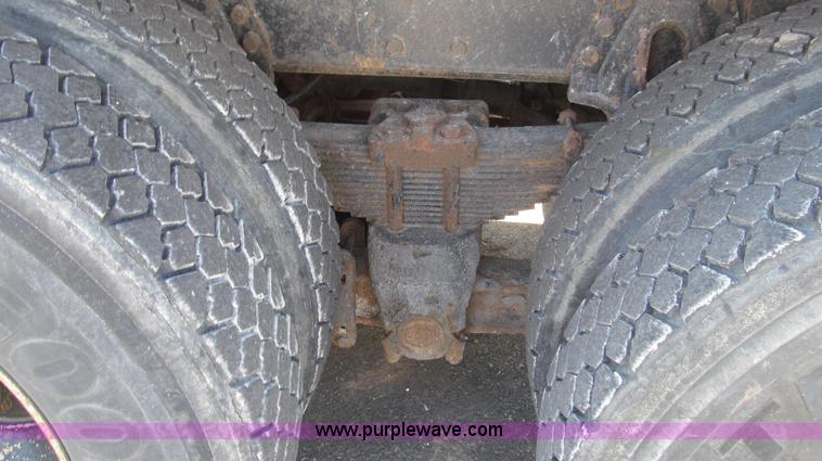 image for item E3857 1999 International 4900 dump truck