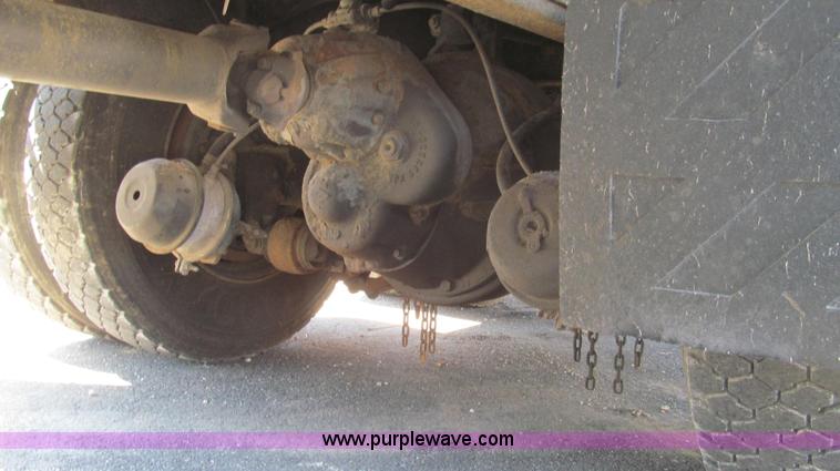 image for item E3857 1999 International 4900 dump truck