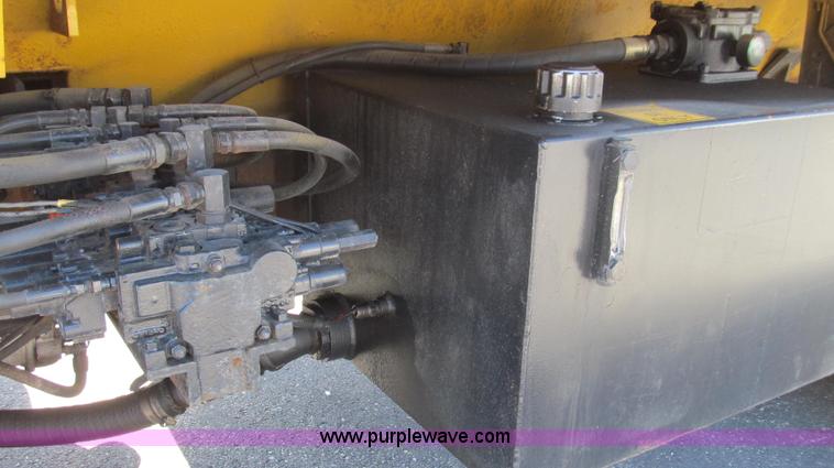 image for item E3857 1999 International 4900 dump truck