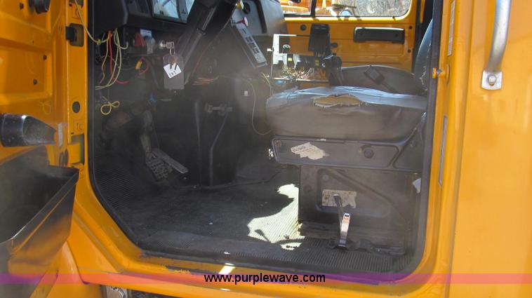 image for item E3857 1999 International 4900 dump truck