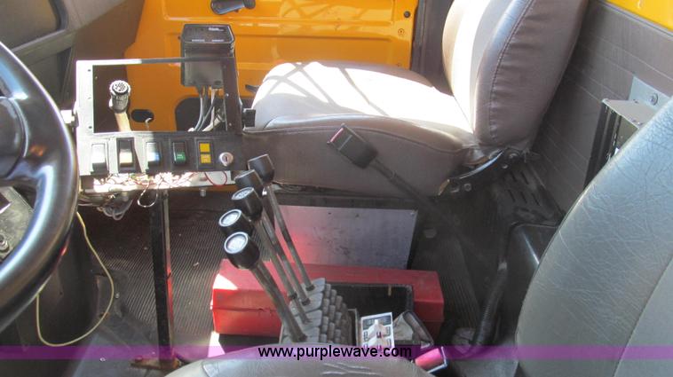 image for item E3857 1999 International 4900 dump truck