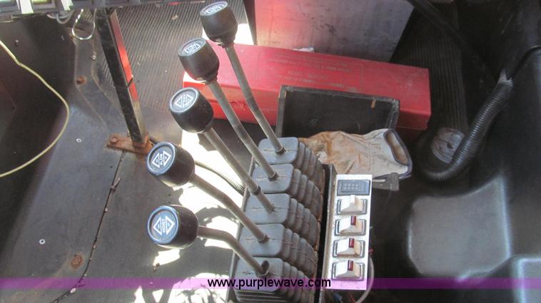 image for item E3857 1999 International 4900 dump truck