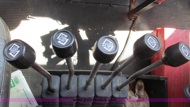 image for item E3857 1999 International 4900 dump truck