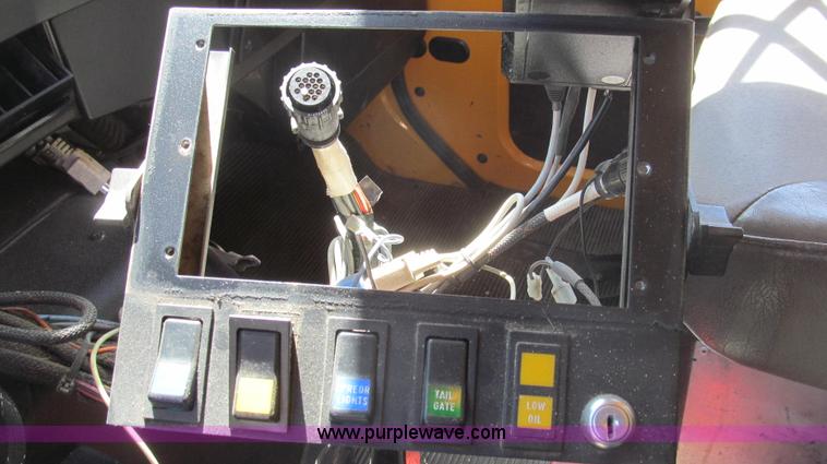 image for item E3857 1999 International 4900 dump truck