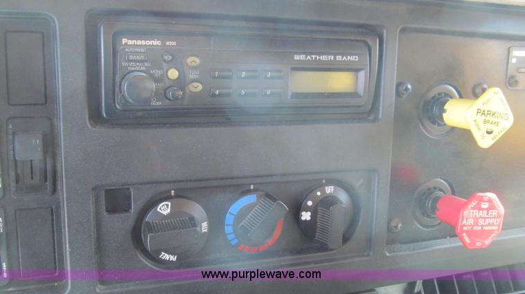 image for item E3857 1999 International 4900 dump truck