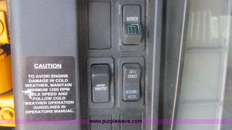 image for item E3857 1999 International 4900 dump truck