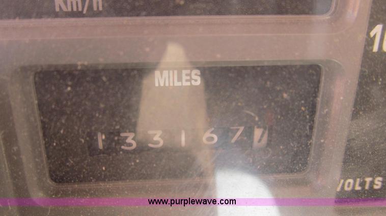 image for item E3857 1999 International 4900 dump truck