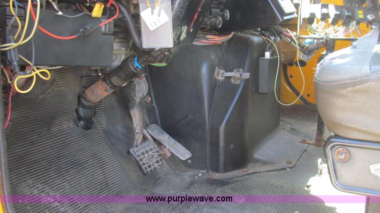 image for item E3857 1999 International 4900 dump truck