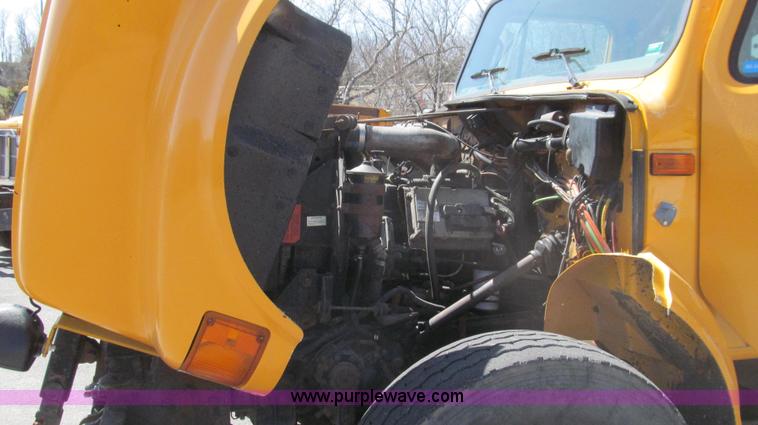 image for item E3857 1999 International 4900 dump truck