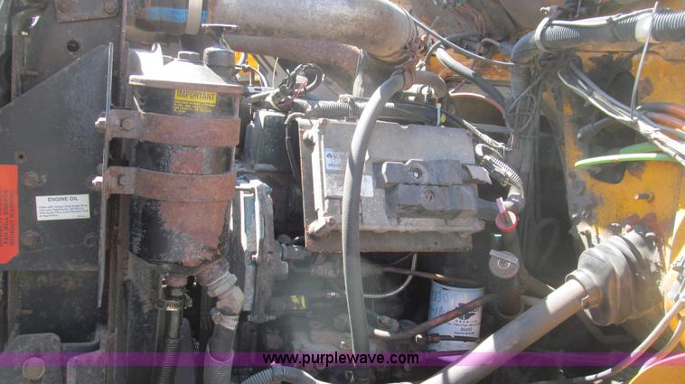 image for item E3857 1999 International 4900 dump truck