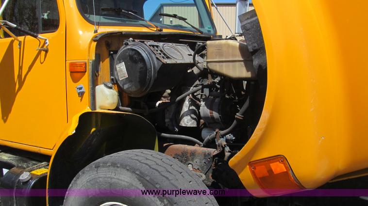 image for item E3857 1999 International 4900 dump truck