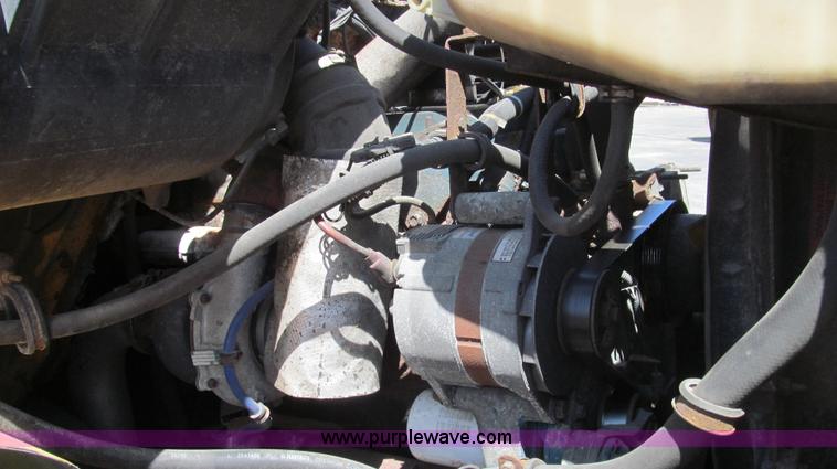 image for item E3857 1999 International 4900 dump truck