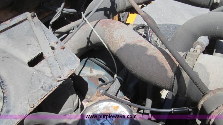 image for item E3857 1999 International 4900 dump truck