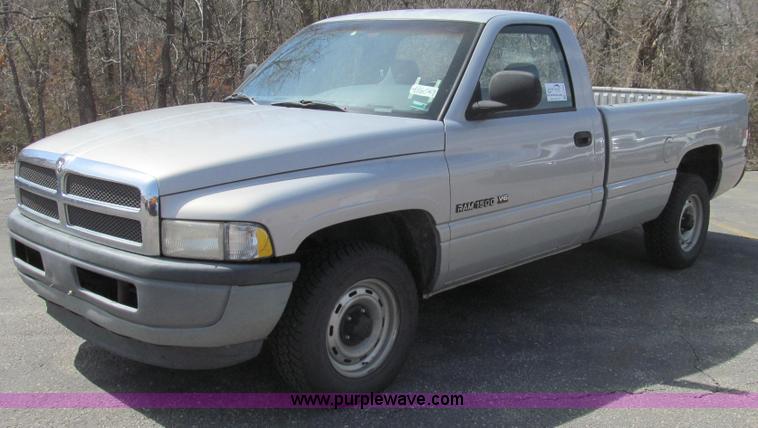 image for item E3858 1999 Dodge Ram 1500 pickup truck