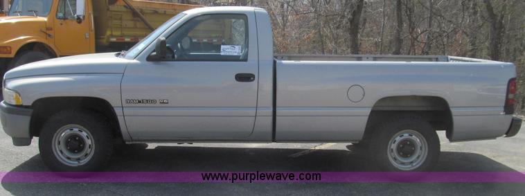 image for item E3858 1999 Dodge Ram 1500 pickup truck