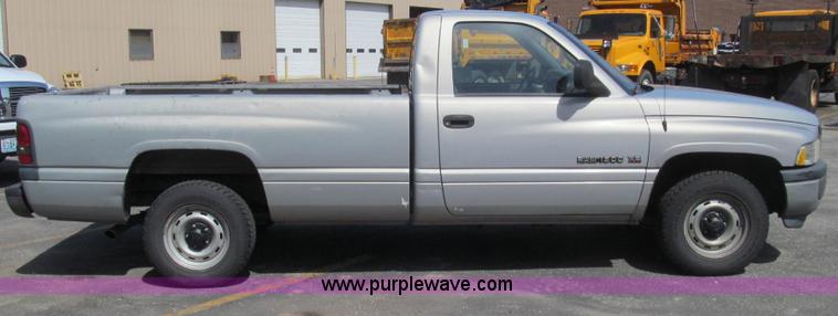 image for item E3858 1999 Dodge Ram 1500 pickup truck