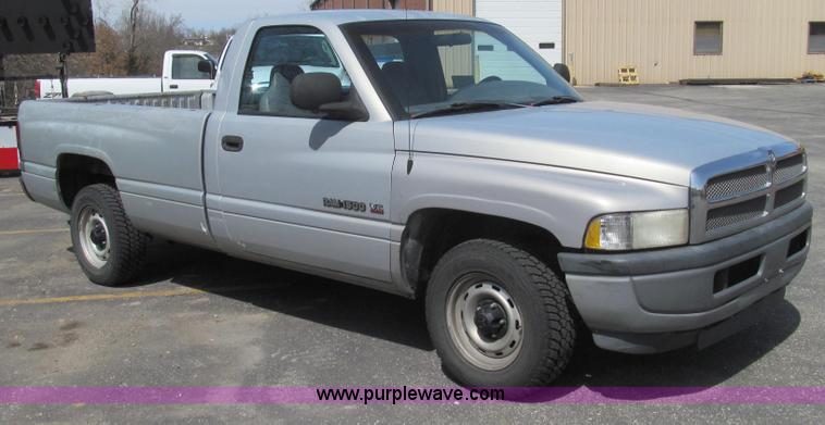 image for item E3858 1999 Dodge Ram 1500 pickup truck