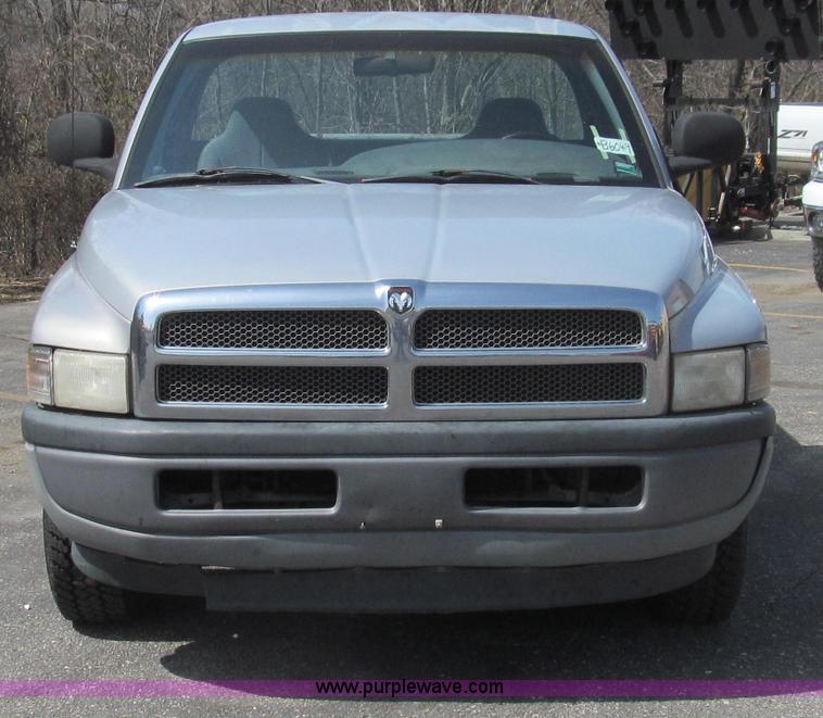 image for item E3858 1999 Dodge Ram 1500 pickup truck