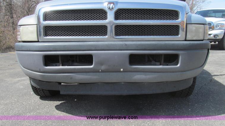 image for item E3858 1999 Dodge Ram 1500 pickup truck