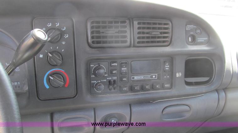 image for item E3858 1999 Dodge Ram 1500 pickup truck