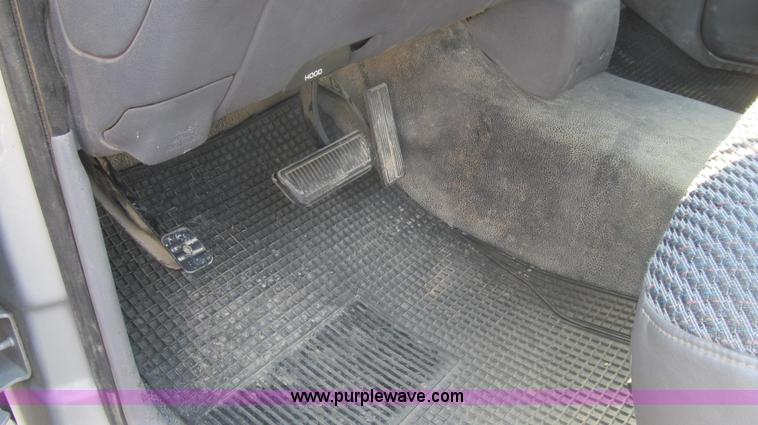 image for item E3858 1999 Dodge Ram 1500 pickup truck