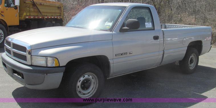image for item E3859 1999 Dodge Ram 1500 pickup truck