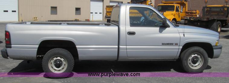 image for item E3859 1999 Dodge Ram 1500 pickup truck