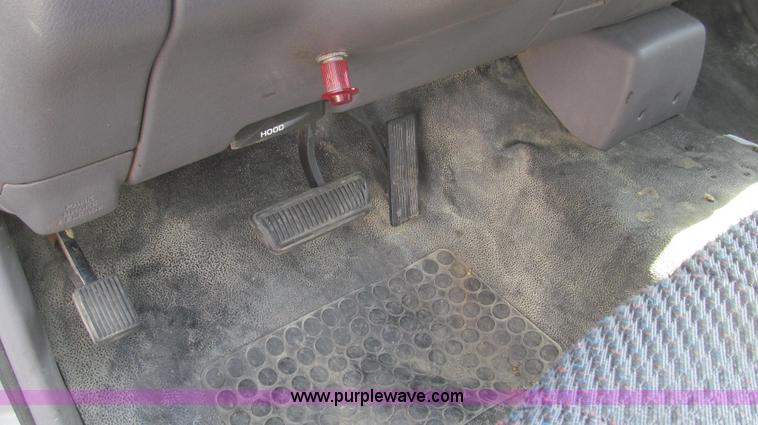 image for item E3859 1999 Dodge Ram 1500 pickup truck