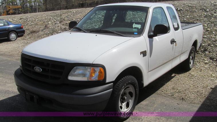 image for item E3860 2002 Ford F150 XL SuperCab pickup truck