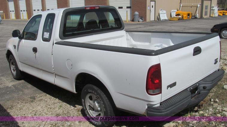 image for item E3860 2002 Ford F150 XL SuperCab pickup truck