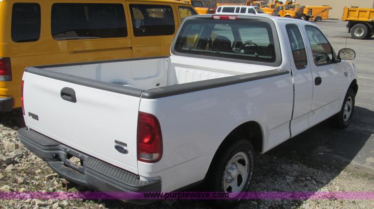 image for item E3860 2002 Ford F150 XL SuperCab pickup truck
