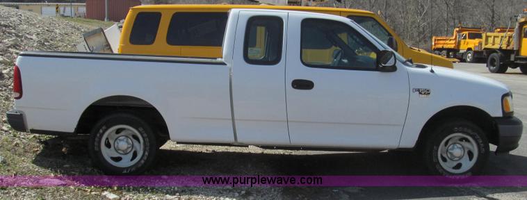 image for item E3860 2002 Ford F150 XL SuperCab pickup truck
