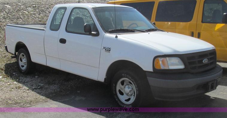 image for item E3860 2002 Ford F150 XL SuperCab pickup truck