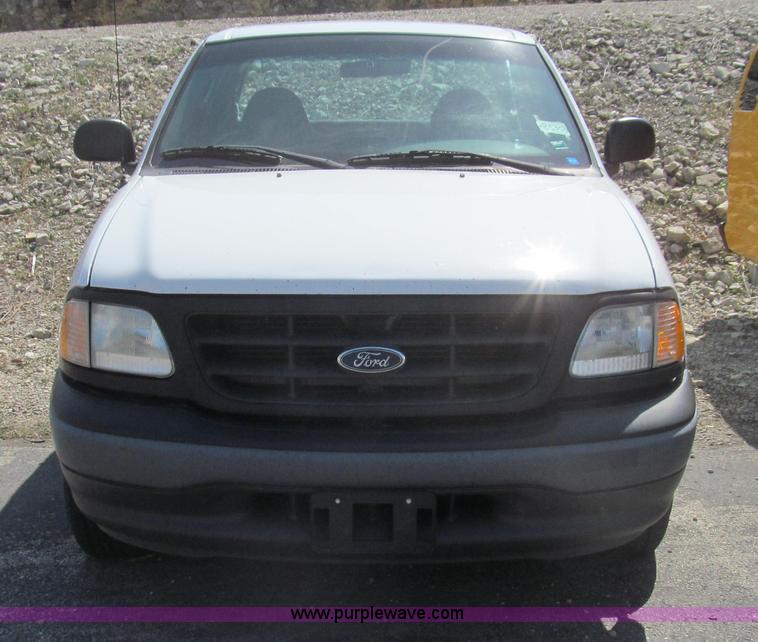 image for item E3860 2002 Ford F150 XL SuperCab pickup truck