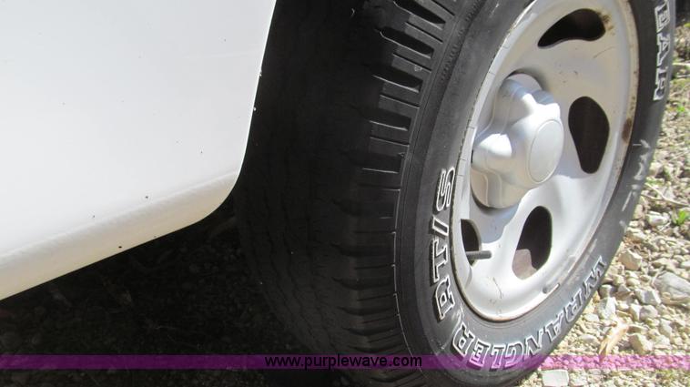 image for item E3860 2002 Ford F150 XL SuperCab pickup truck