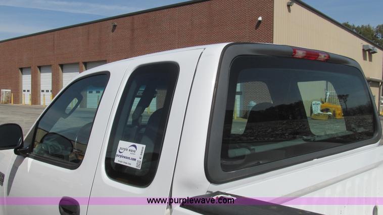 image for item E3860 2002 Ford F150 XL SuperCab pickup truck