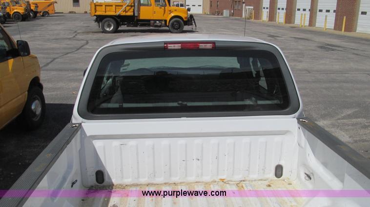 image for item E3860 2002 Ford F150 XL SuperCab pickup truck