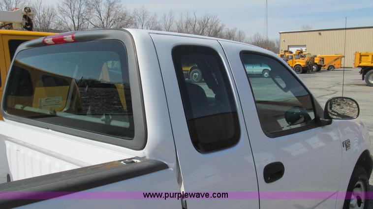 image for item E3860 2002 Ford F150 XL SuperCab pickup truck