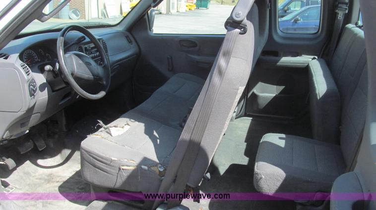 image for item E3860 2002 Ford F150 XL SuperCab pickup truck