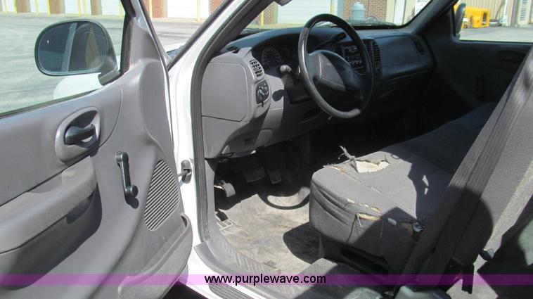 image for item E3860 2002 Ford F150 XL SuperCab pickup truck